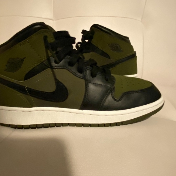 Jordan 1 Mid Olive Canvas Men Air Jordan 1 Mid Olive Canvas Basketball Shoesm